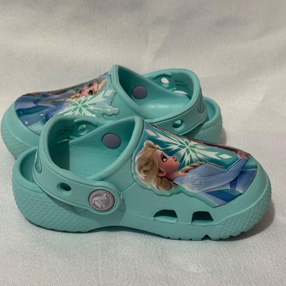 Disney Frozen II Girls Crocs Sandals Size 7 Blue Elsa & Anna Design - Picture 7 of 10